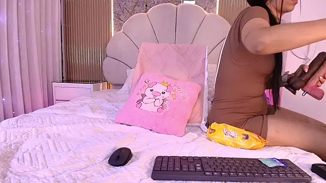 aisha sh online show from November 7, 2025, 11:59 am