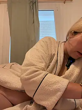 EmyLana online show from January 12, 2026, 9:16 am