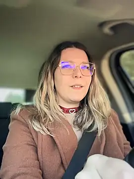 EmyLana online show from February 4, 2025, 2:10 pm