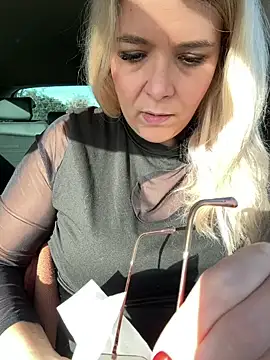 EmyLana online show from January 14, 2026, 9:46 am