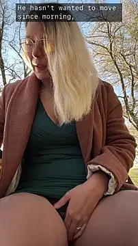 EmyLana online show from April 11, 2026, 6:10 am