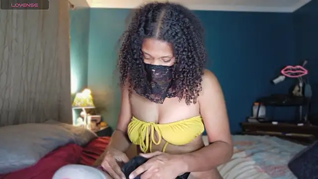 CurlyNony online show from October 1, 2025, 11:30 pm