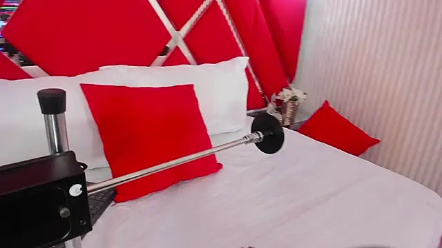 SusanCouper online show from November 30, 2025, 1:39 am