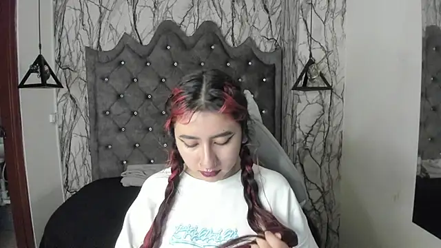 Snapshot of larissa01_ chatting on March 1, 2025, 3:21 am larissa01 online show from March 1, 2025, 3:21 am