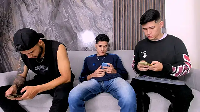 Snapshot of hot_day chatting on February 28, 2025, 1:47 am hot day online show from February 28, 2025, 1:47 am