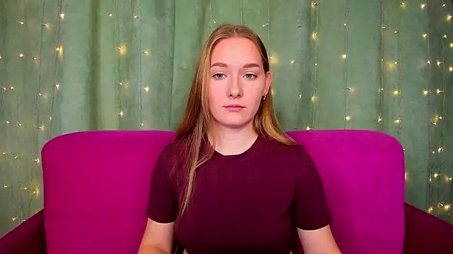 Snapshot of AlinaVice chatting on October 20, 2025, 1:18 am AlinaVice online show from October 20, 2025, 1:18 am
