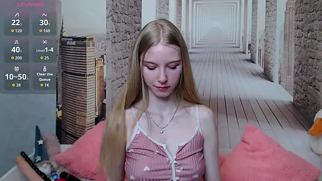 Cutieblondegirl online show from March 28, 2026, 4:08 pm