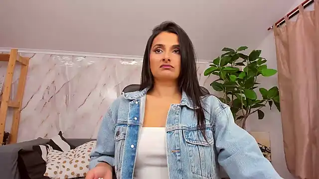 Snapshot of JennaPrice chatting on January 9, 2025, 3:23 pm JennaPrice online show from January 9, 2025, 3:23 pm