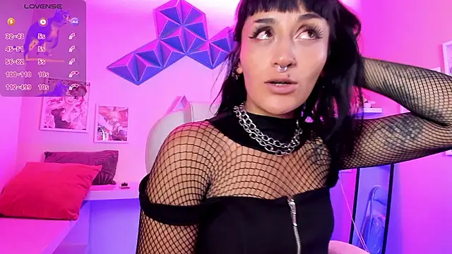 Valkiria ponce online show from February 16, 2026, 4:22 am