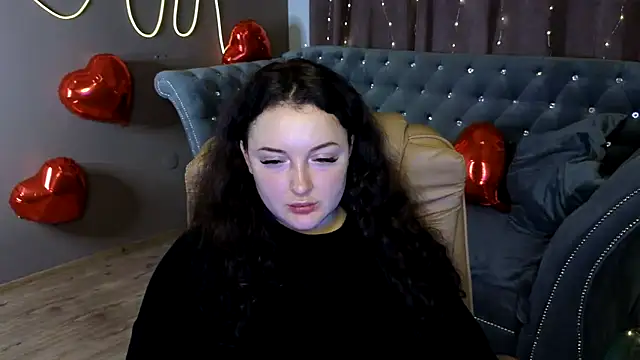 Snapshot of GloriNichols chatting on February 6, 2025, 3:41 pm GloriNichols online show from February 6, 2025, 3:41 pm
