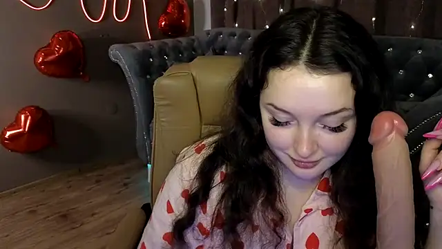 Snapshot of GloriNichols chatting on February 22, 2025, 12:51 pm GloriNichols online show from February 22, 2025, 12:51 pm