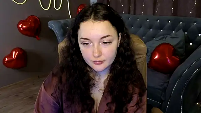 Snapshot of GloriNichols chatting on February 1, 2025, 8:18 am GloriNichols online show from February 1, 2025, 8:18 am