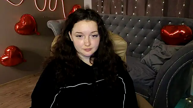 Snapshot of GloriNichols chatting on February 27, 2025, 9:29 am GloriNichols online show from February 27, 2025, 9:29 am