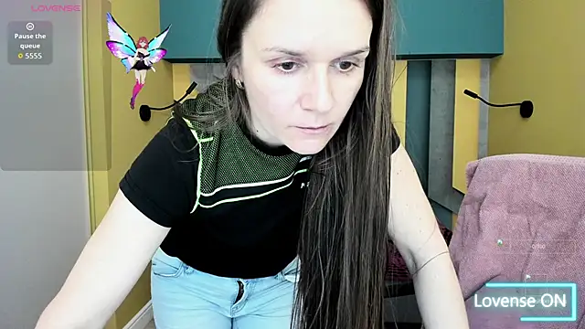 AriaGray online show from December 4, 2025, 12:48 pm