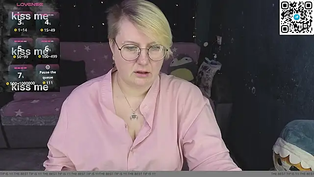 Snapshot of CuteHanna chatting on May 27, 2026, 7:10 pm CuteHanna online show from May 27, 2026, 7:10 pm