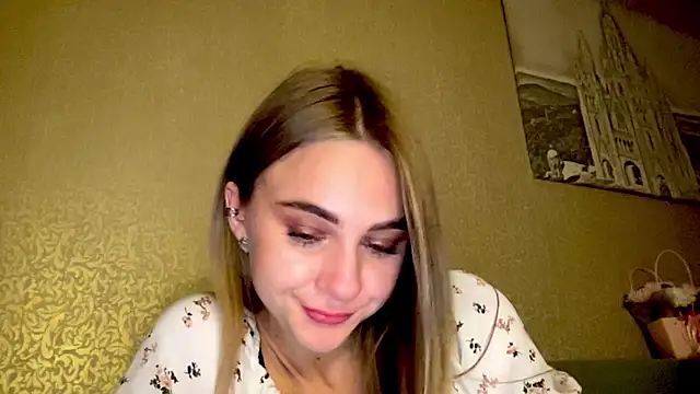 Snapshot of GraceTorrez chatting on October 22, 2025, 7:02 pm GraceTorrez online show from October 22, 2025, 7:02 pm