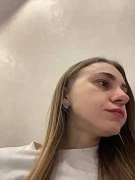 Snapshot of GraceTorrez chatting on November 24, 2025, 6:19 pm GraceTorrez online show from November 24, 2025, 6:19 pm