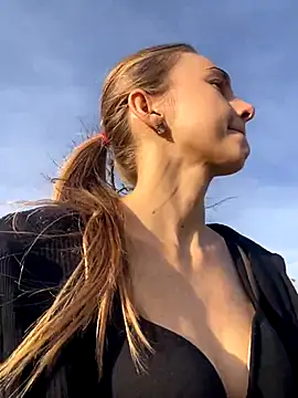 Snapshot of GraceTorrez chatting on November 21, 2025, 12:04 pm GraceTorrez online show from November 21, 2025, 12:04 pm