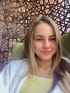 Snapshot of GraceTorrez chatting on November 10, 2025, 12:21 pm GraceTorrez online show from November 10, 2025, 12:21 pm