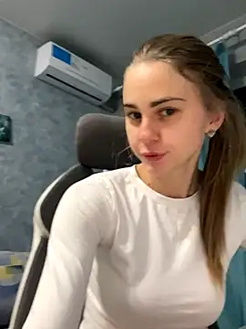 Snapshot of GraceTorrez chatting on November 19, 2025, 5:13 pm GraceTorrez online show from November 19, 2025, 5:13 pm