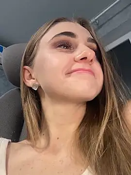 Snapshot of GraceTorrez chatting on November 17, 2025, 8:02 pm GraceTorrez online show from November 17, 2025, 8:02 pm