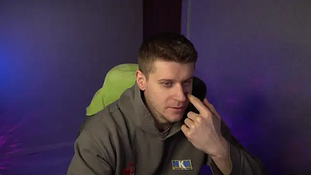 Snapshot of Bruno_Banani chatting on December 16, 2025, 8:02 pm Bruno Banani online show from December 16, 2025, 8:02 pm