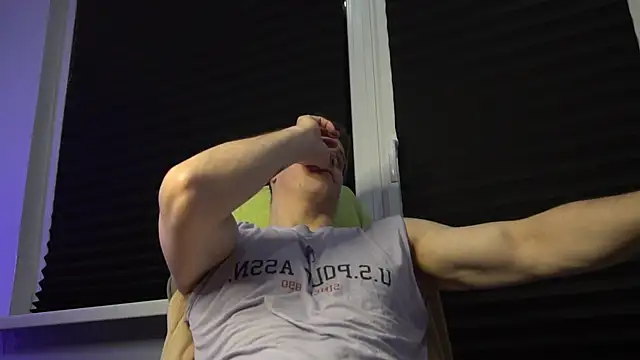 Snapshot of Bruno_Banani chatting on November 9, 2025, 3:05 pm Bruno Banani online show from November 9, 2025, 3:05 pm