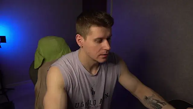 Snapshot of Bruno_Banani chatting on December 18, 2025, 4:44 pm Bruno Banani online show from December 18, 2025, 4:44 pm