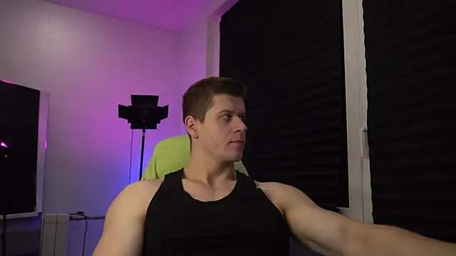 Snapshot of Bruno_Banani chatting on November 10, 2025, 5:18 pm Bruno Banani online show from November 10, 2025, 5:18 pm