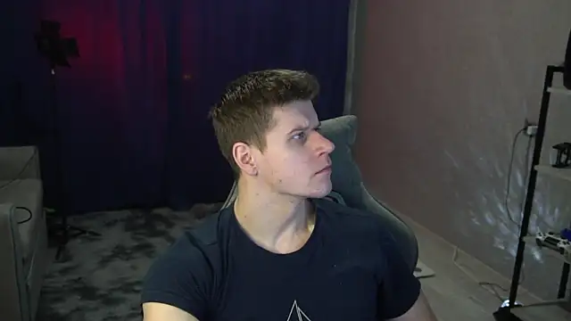 Snapshot of Bruno_Banani chatting on December 2, 2025, 5:14 pm Bruno Banani online show from December 2, 2025, 5:14 pm