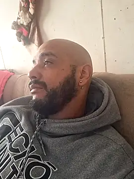 cucho1987 online show from November 19, 2025, 2:39 pm