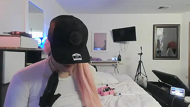 Snapshot of sissytrapdolly24 chatting on December 21, 2025, 10:32 pm sissytrapdolly24 online show from December 21, 2025, 10:32 pm