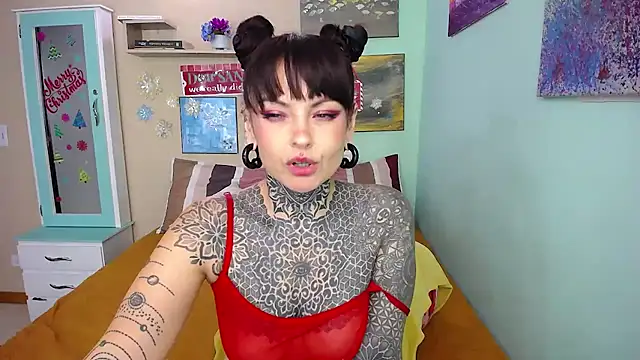 Snapshot of LolaRouse chatting on December 24, 2024, 7:22 pm LolaRouse online show from December 24, 2024, 7:22 pm