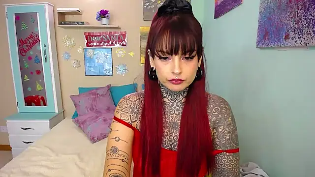 Snapshot of LolaRouse chatting on December 4, 2024, 7:28 pm LolaRouse online show from December 4, 2024, 7:28 pm