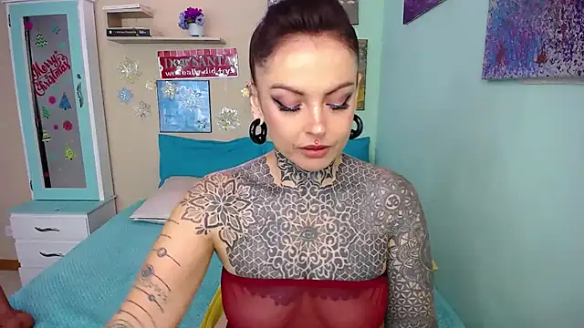 Snapshot of LolaRouse chatting on December 23, 2024, 7:41 pm LolaRouse online show from December 23, 2024, 7:41 pm