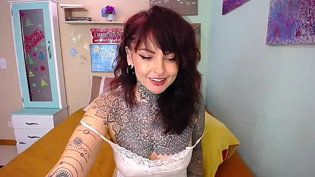 Snapshot of LolaRouse chatting on December 26, 2024, 9:47 pm LolaRouse online show from December 26, 2024, 9:47 pm