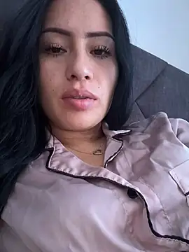 Sara luna  online show from December 17, 2024, 1:27 pm