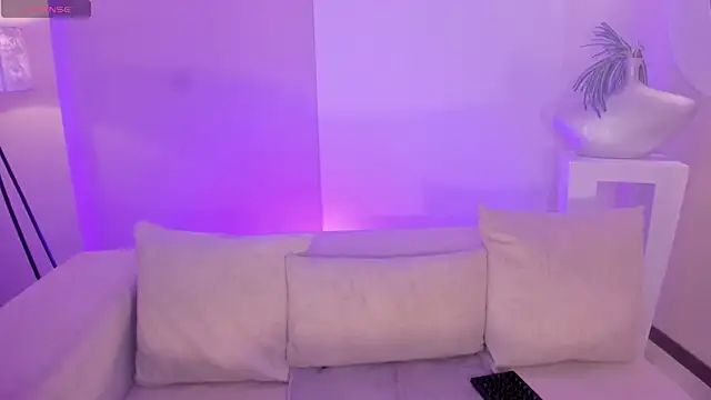 Snapshot of HannahJamesX chatting on July 28, 2026, 1:10 pm HannahJamesX online show from July 28, 2026, 1:10 pm