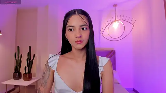 HannahJamesX online show from October 3, 2025, 6:53 pm