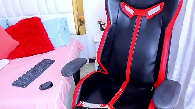 Snapshot of MadelineJackson chatting on March 23, 2025, 12:04 am MadelineJackson online show from March 23, 2025, 12:04 am