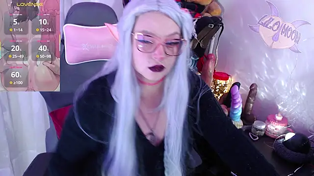 Snapshot of LiloMoon69 chatting on October 13, 2025, 2:18 pm LiloMoon69 online show from October 13, 2025, 2:18 pm