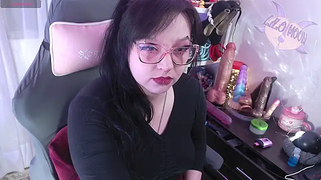 Snapshot of LiloMoon69 chatting on October 6, 2025, 1:12 pm LiloMoon69 online show from October 6, 2025, 1:12 pm