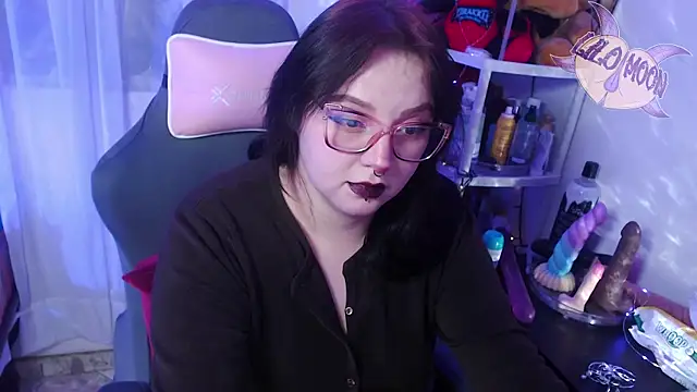 Snapshot of LiloMoon69 chatting on March 21, 2025, 4:17 am LiloMoon69 online show from March 21, 2025, 4:17 am