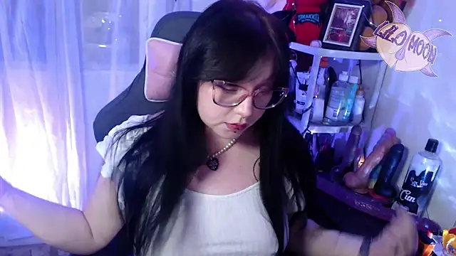 Snapshot of LiloMoon69 chatting on February 8, 2025, 3:52 am LiloMoon69 online show from February 8, 2025, 3:52 am