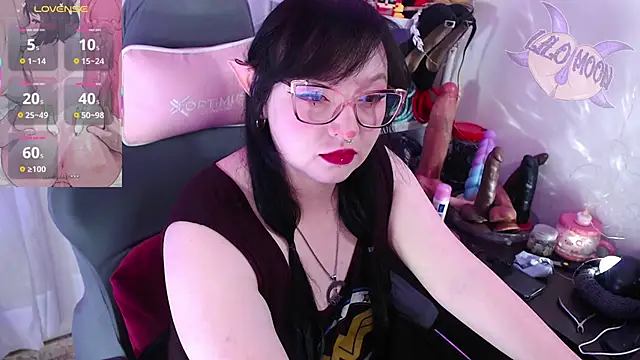 Snapshot of LiloMoon69 chatting on October 9, 2025, 12:28 pm LiloMoon69 online show from October 9, 2025, 12:28 pm