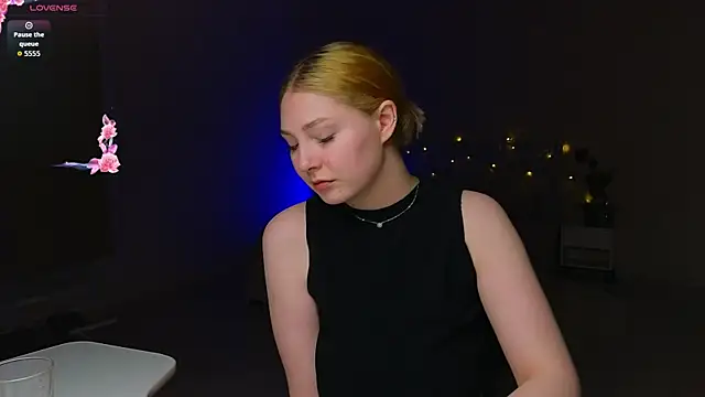 Snapshot of Catherine_River chatting on May 2, 2026, 6:02 pm Catherine River online show from May 2, 2026, 6:02 pm