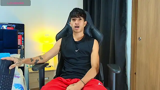  CamiloBass online show from April 19, 2026, 8:22 pm