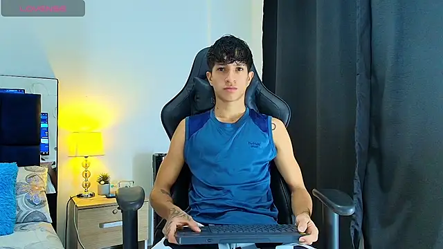 Snapshot of _CamiloBass chatting on July 12, 2026, 12:33 am CamiloBass online show from July 12, 2026, 12:33 am