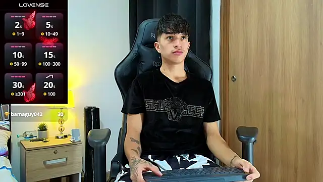 CamiloBass online show from May 19, 2026, 1:56 am