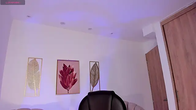 amelie jhons online show from April 16, 2026, 11:29 pm